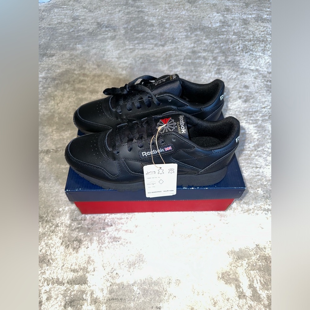 Women’s Reebok Classic Leather Sneaker - 9M - Picture 4 of 5